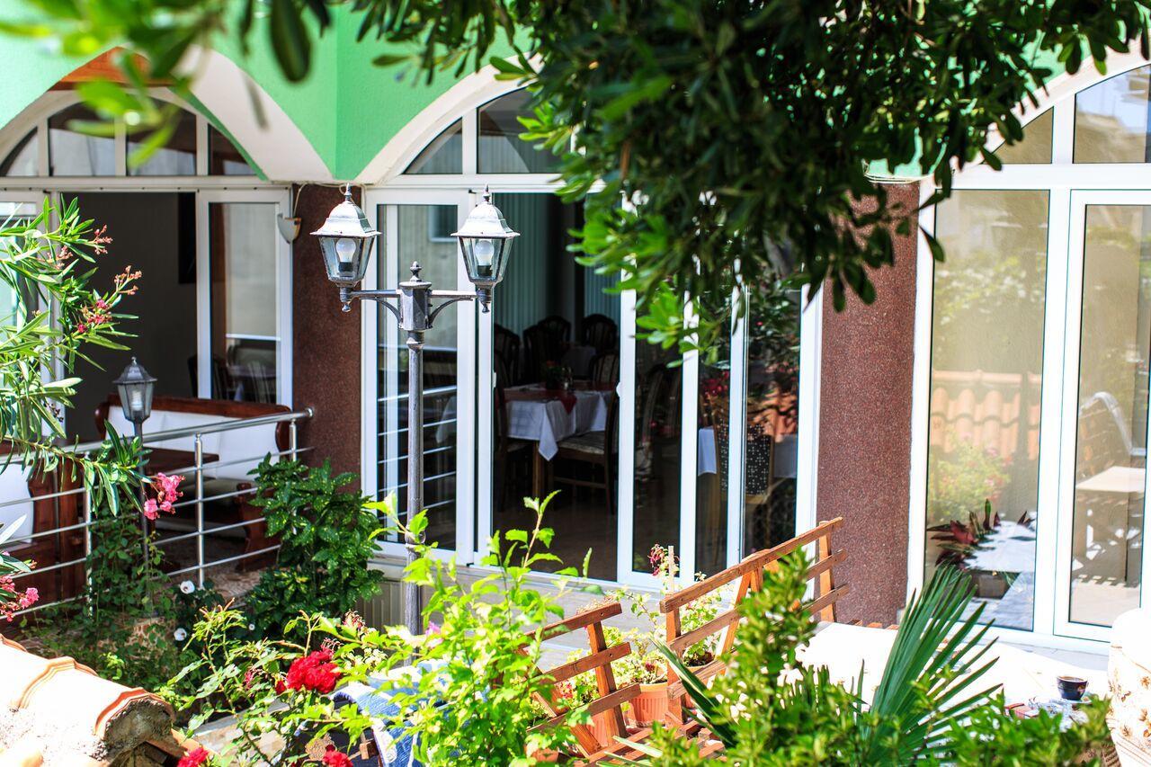 Hotel Hoti Ulcinj Buitenkant foto