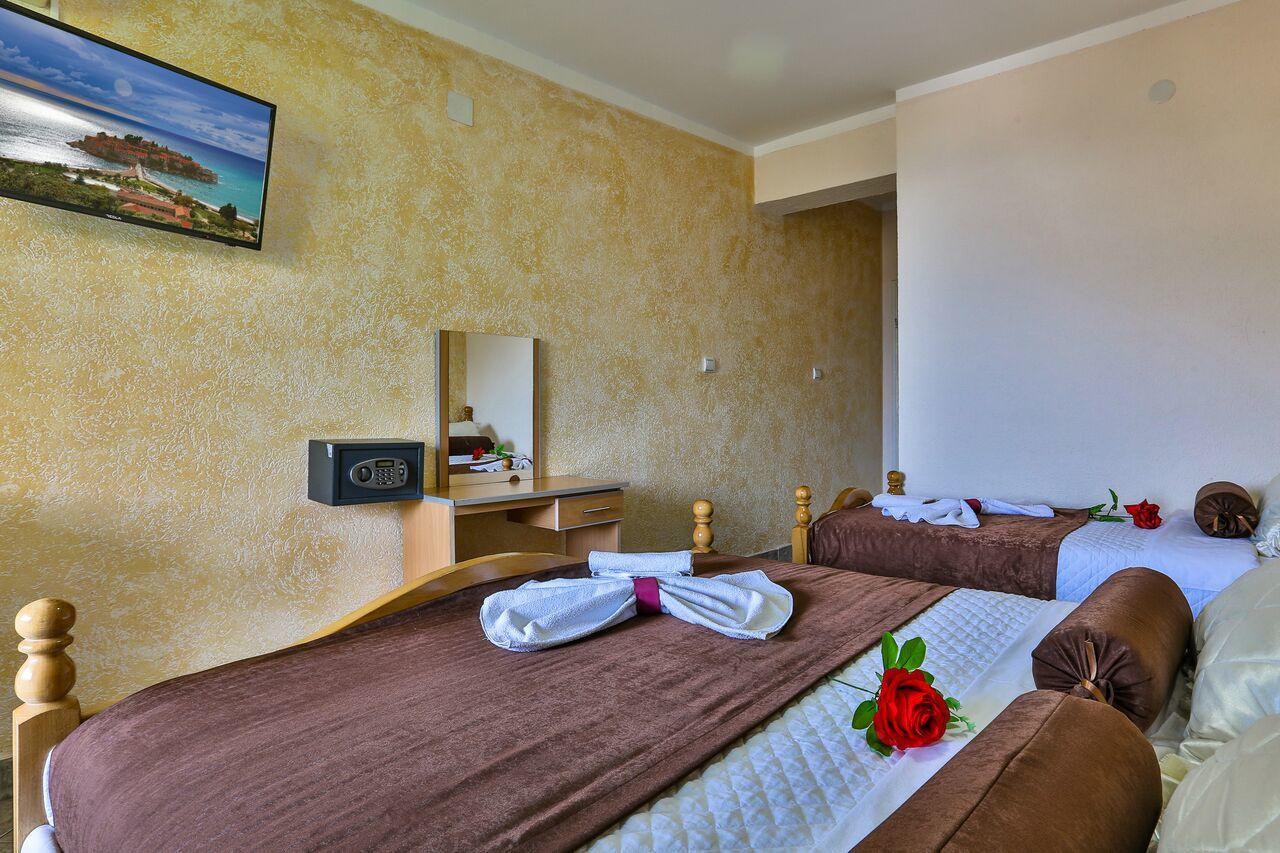 Hotel Hoti Ulcinj Buitenkant foto