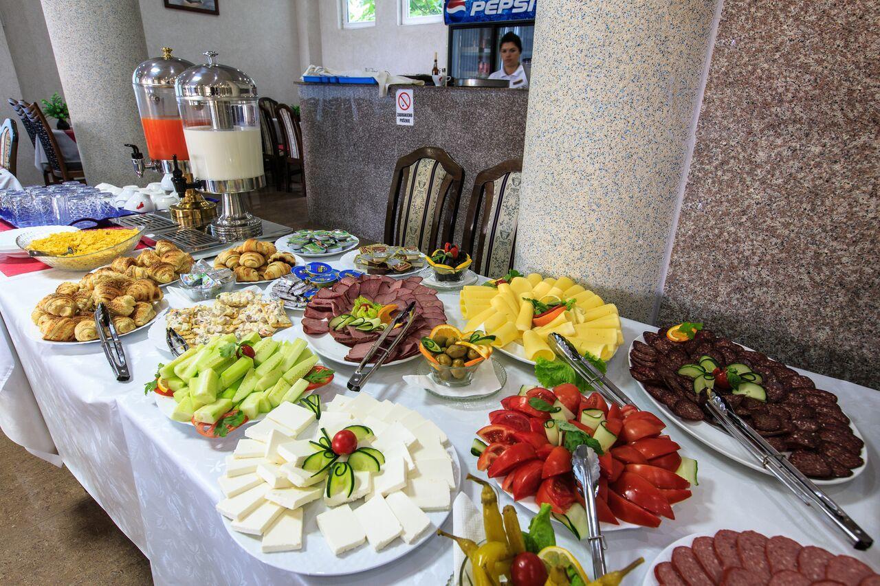 Hotel Hoti Ulcinj Buitenkant foto