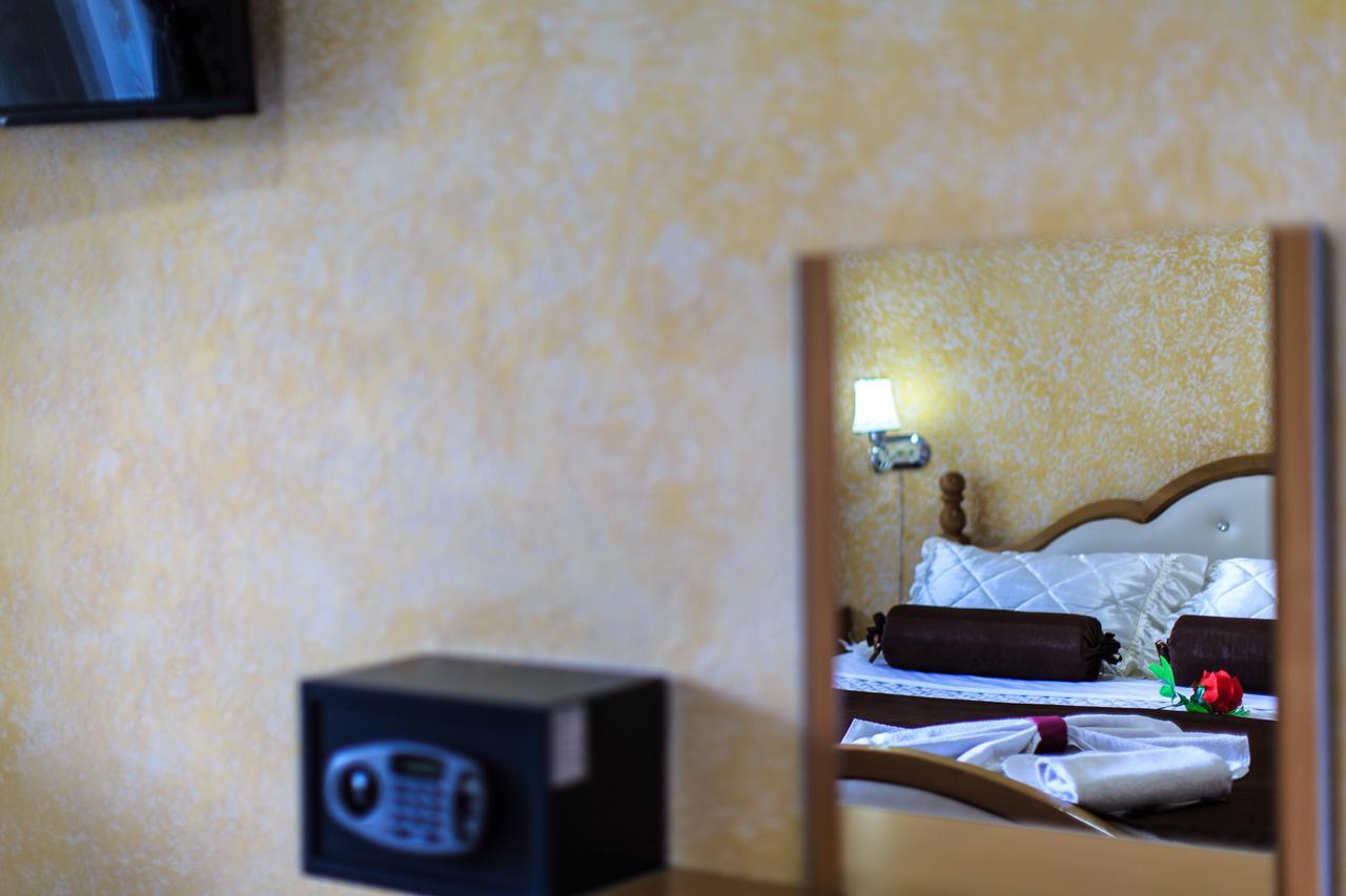 Hotel Hoti Ulcinj Buitenkant foto