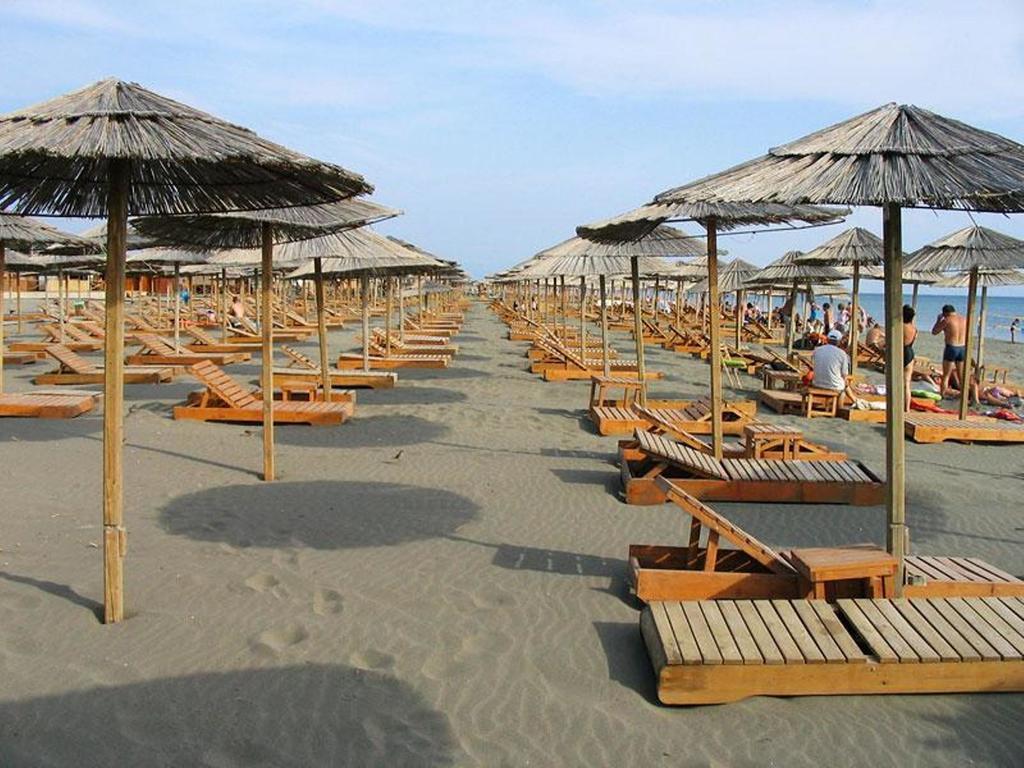 Hotel Hoti Ulcinj Buitenkant foto