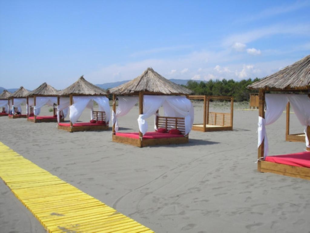 Hotel Hoti Ulcinj Buitenkant foto